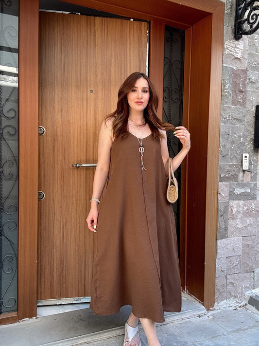 Kolye aksesuar detaylı keten elbise KAHVERENGİ