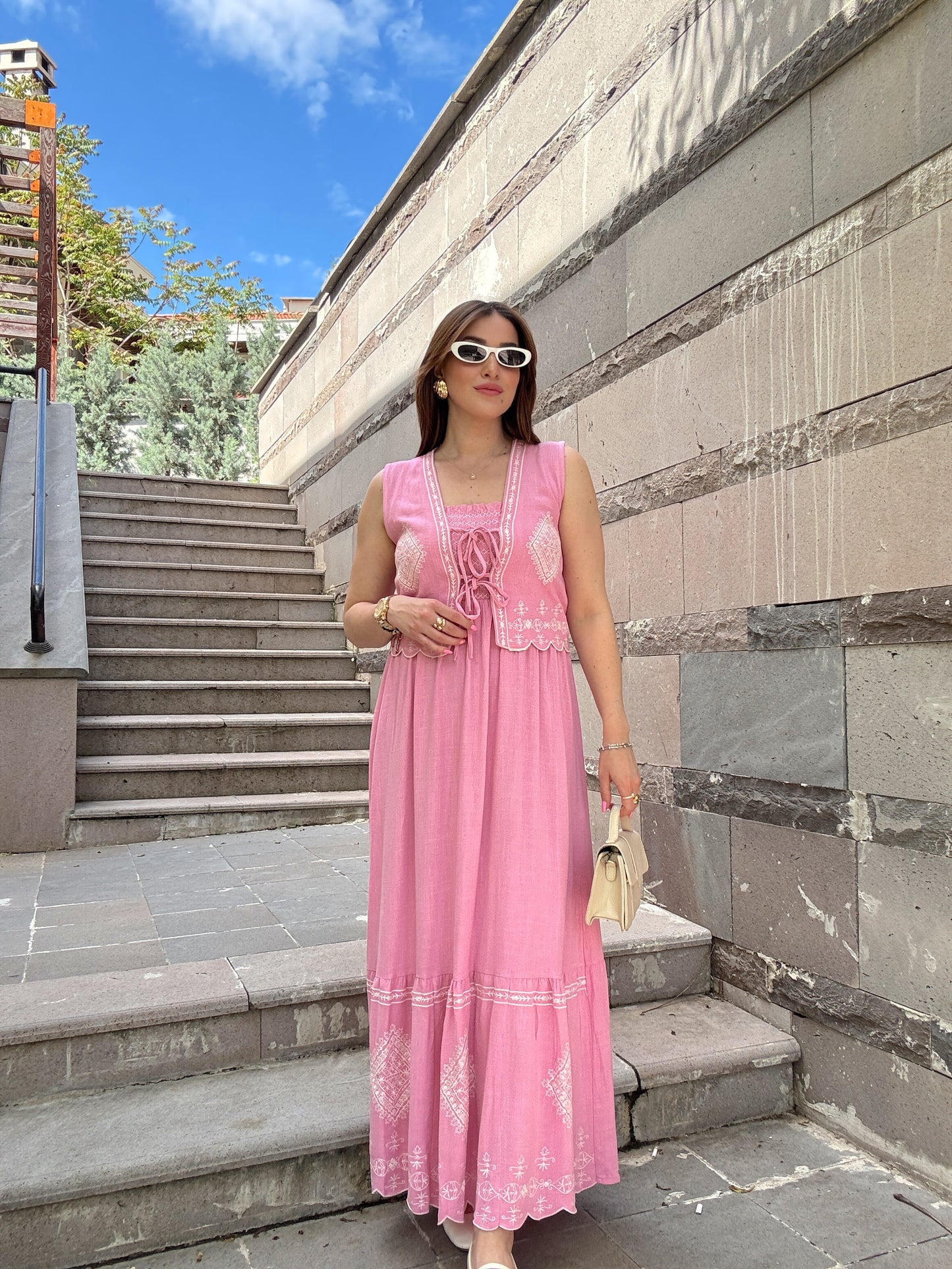 Nakışlı Elbiseli Yelekli Takım Pembe