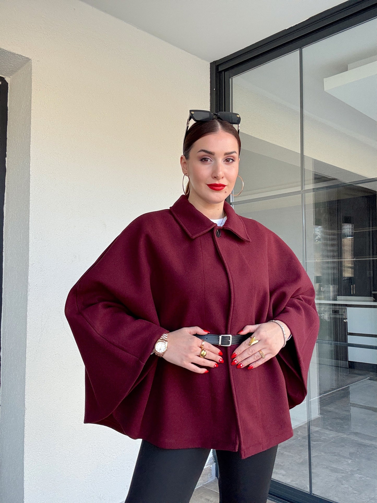 Yakalı kemerli panço bordo