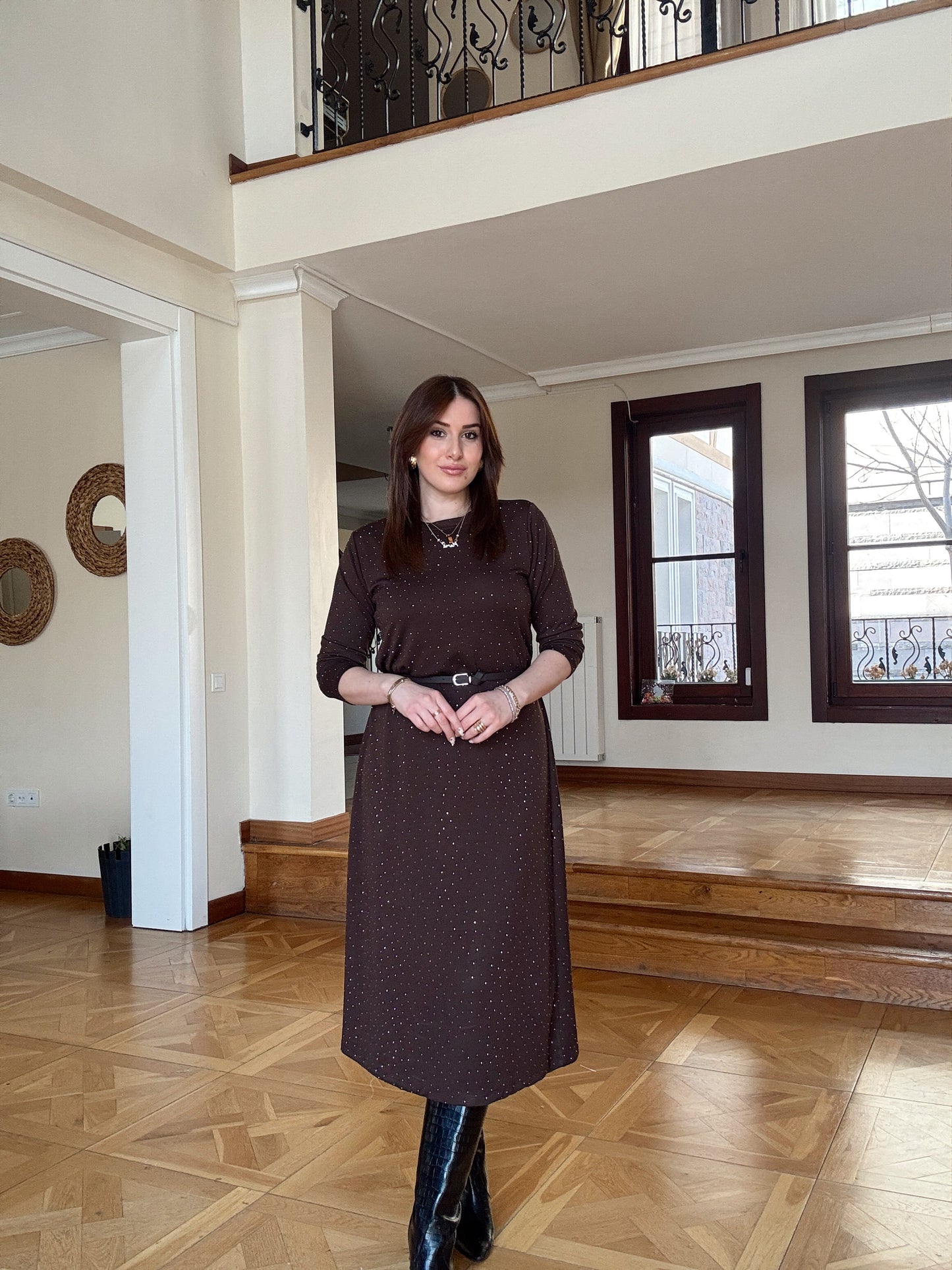 Kemerli Oys Taşlı Elbise-KAHVERENGİ