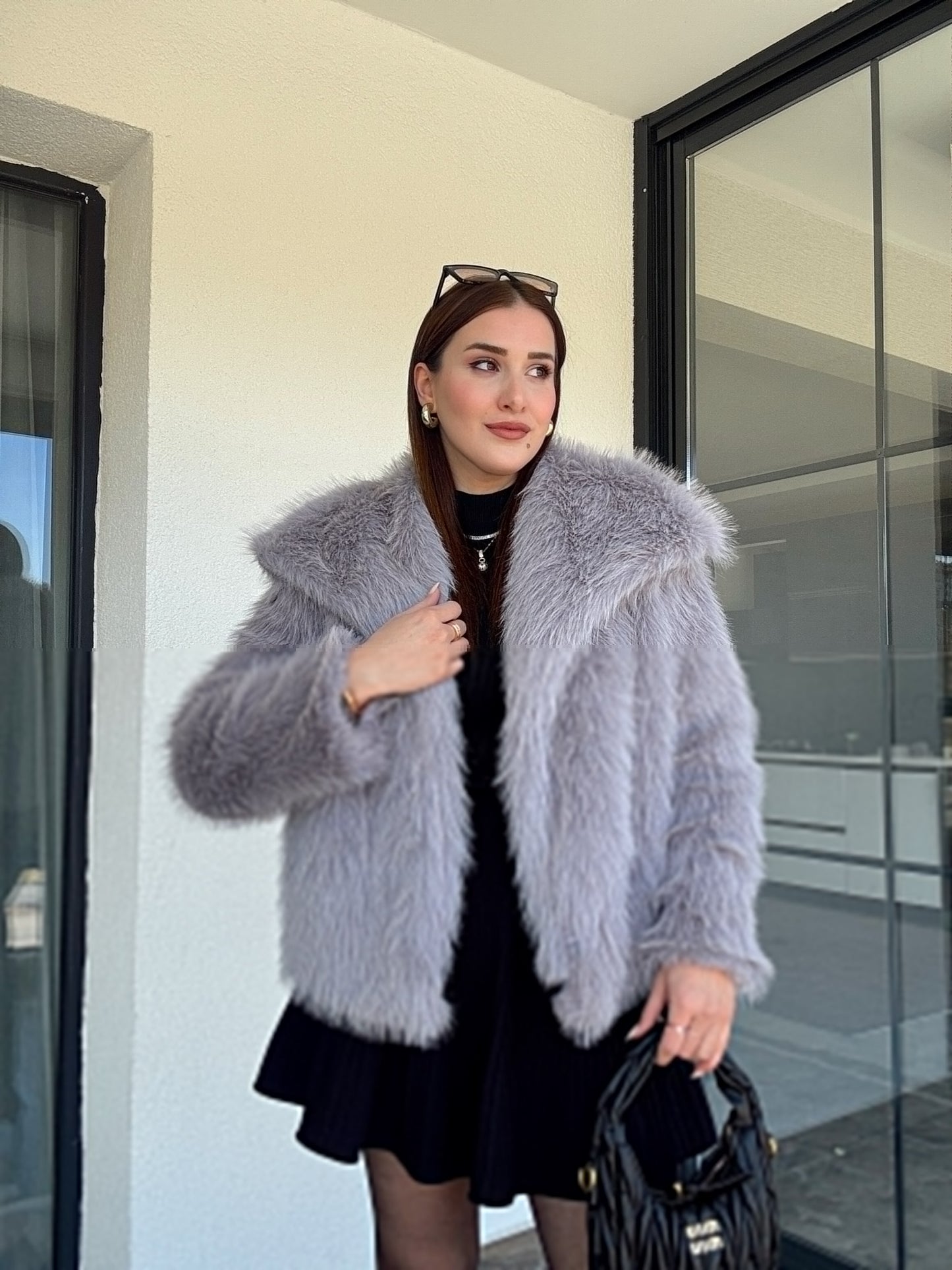 Geniş yaka astarlı kürklü mont-GRİ