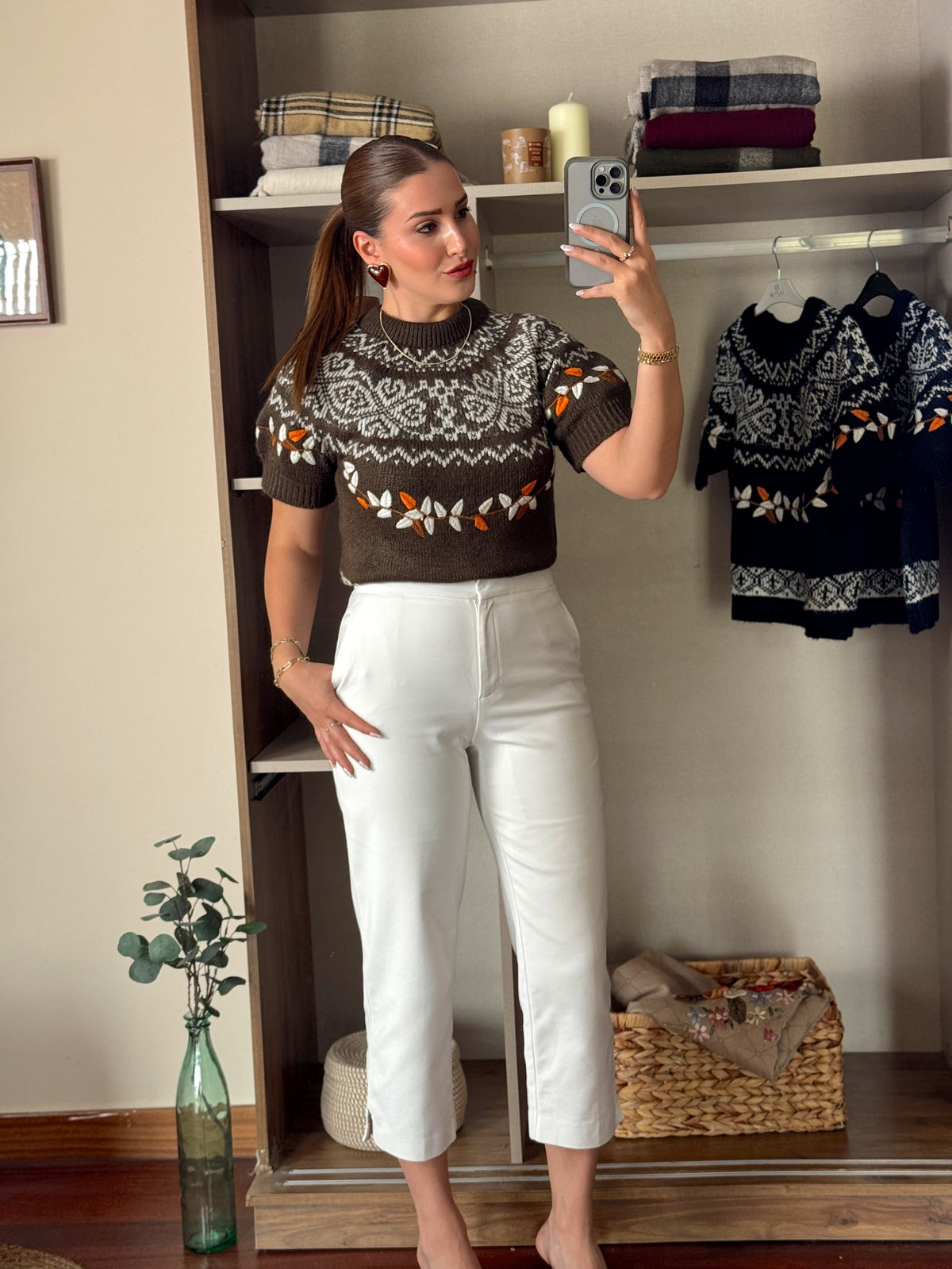 Yaprak nakışlı bluz Kahve